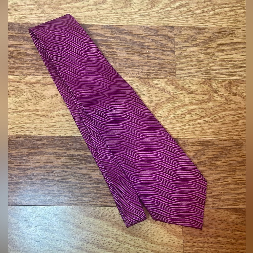 Gucci 100% silk tie made in Italy